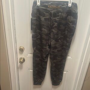 Bebe 𝓛𝓪𝓭𝓲𝓮𝓼 𝓪𝓻𝓶𝔂 𝓰𝓻𝓮𝓮𝓷𝓒𝓐𝓜𝓞𝓤𝓕𝓛𝓐𝓖𝓔 𝓙𝓞𝓖𝓖𝓔𝓡 𝓛𝓔𝓖𝓖𝓘𝓔𝓢